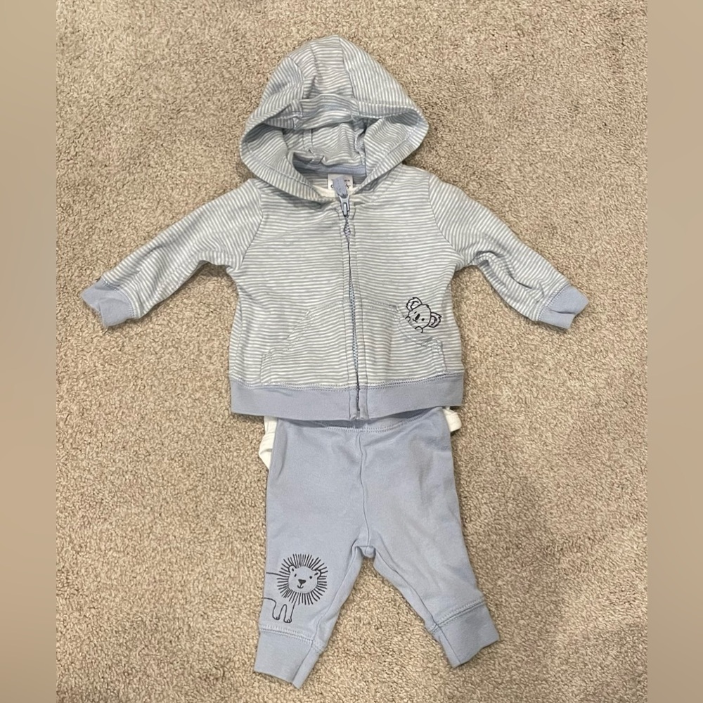 Carter’s newborn outfit